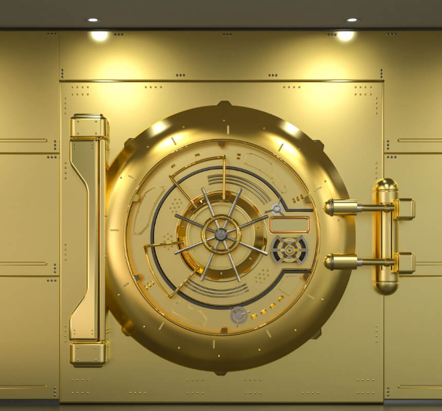 Una gran puerta acorazada circular de oro con intrincados mecanismos de cierre está encastrada en una pared dorada, iluminada por luces cenitales, que le dan un aspecto seguro y lujoso.