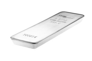 Un lingotto d'argento rettangolare da 5 chilogrammi con bordi lisci, con il timbro ITAL, 5 KILO, FINE SILVER, 999.0 e il numero di serie Y00016 sulla superficie.