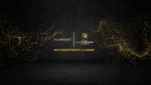 Sfondo nero con particelle scintillanti dorate. Al centro i loghi di Italpreziosi e Dubai Globe Soccer Awards. In basso, un testo giallo recita: Dove vengono premiate le leggende.