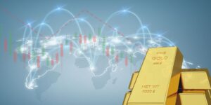 Tre lingotti d'oro in primo piano con una mappa del mondo, grafici a candela del mercato azionario, una linea rossa di tendenza al ribasso e linee curve di collegamento sullo sfondo, a rappresentare la finanza e gli investimenti globali.