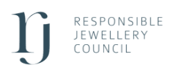 Logotipo del Responsible Jewellery Council con una "rj" minúscula estilizada a la izquierda y el texto "RESPONSIBLE JEWELLERY COUNCIL" en mayúsculas a la derecha, todo ello en un moderno tipo de letra sans-serif.